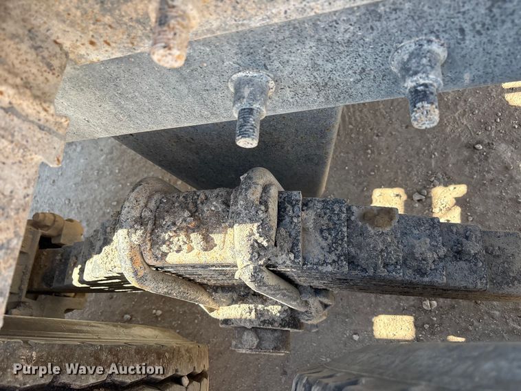 image for item EU4696 2013 Mack GU713 semi truck