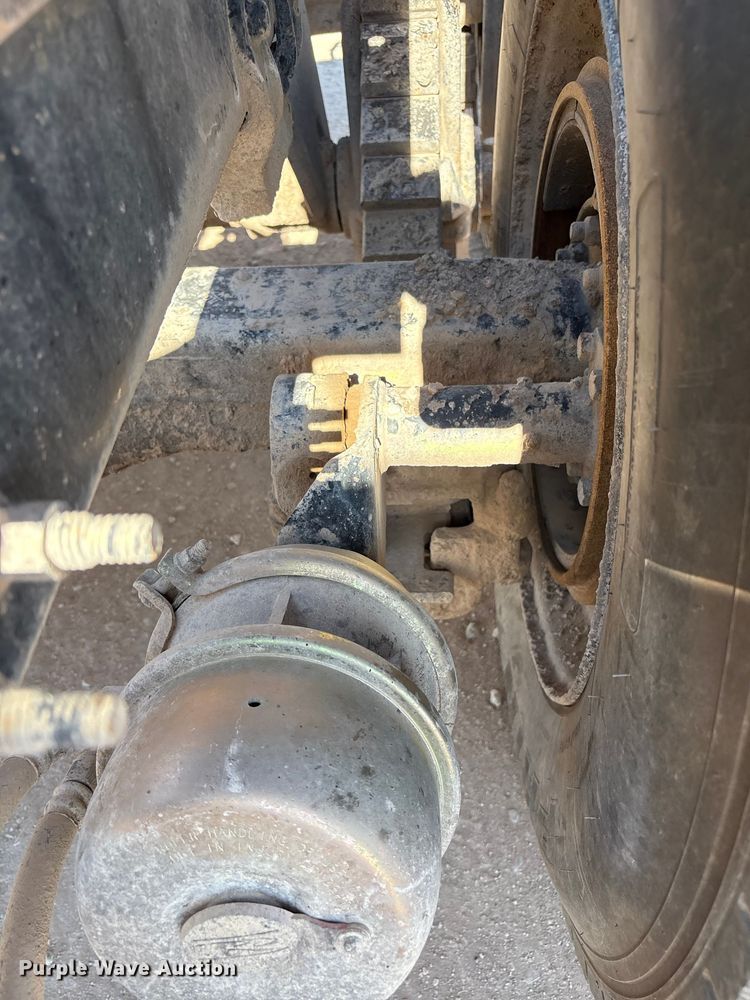 image for item EU4696 2013 Mack GU713 semi truck