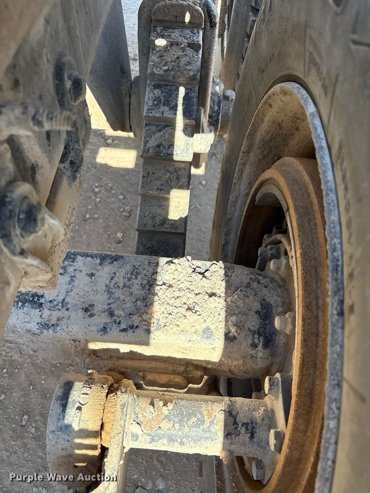 image for item EU4696 2013 Mack GU713 semi truck