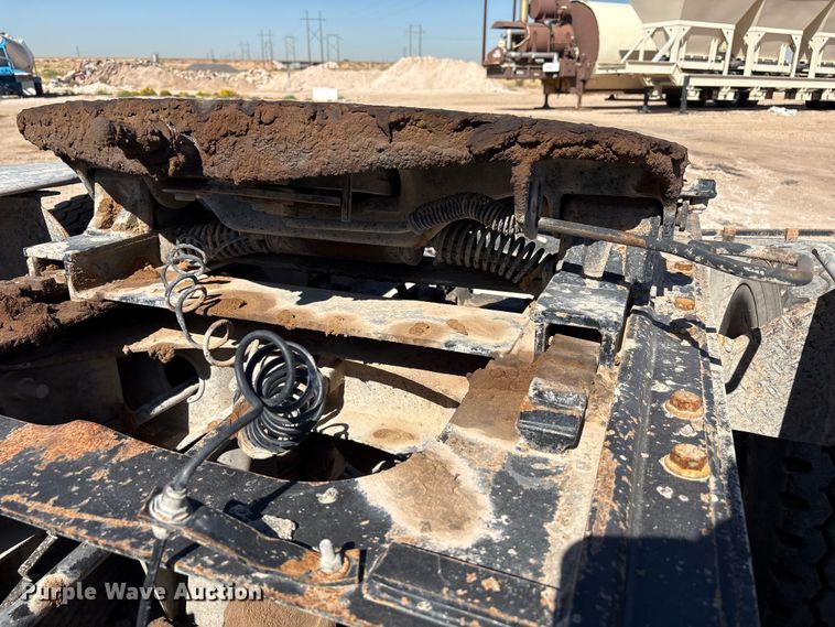 image for item EU4696 2013 Mack GU713 semi truck