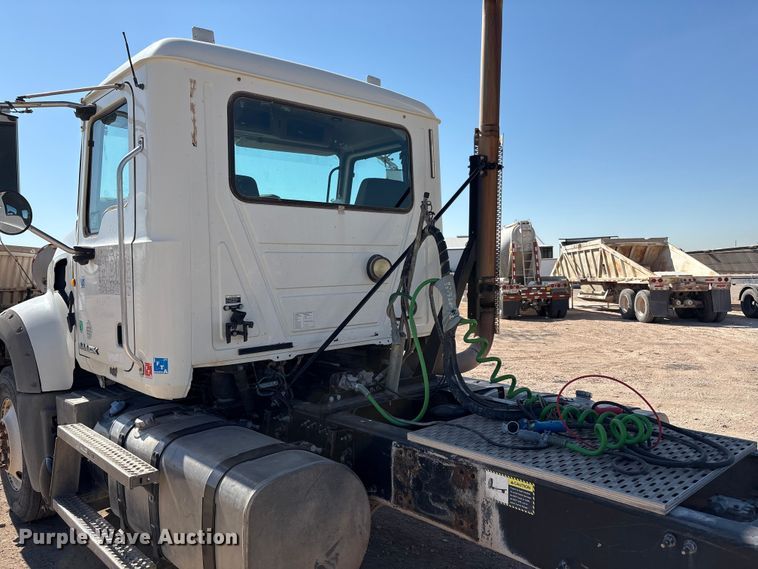 image for item EU4696 2013 Mack GU713 semi truck