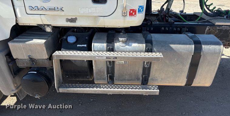 image for item EU4696 2013 Mack GU713 semi truck