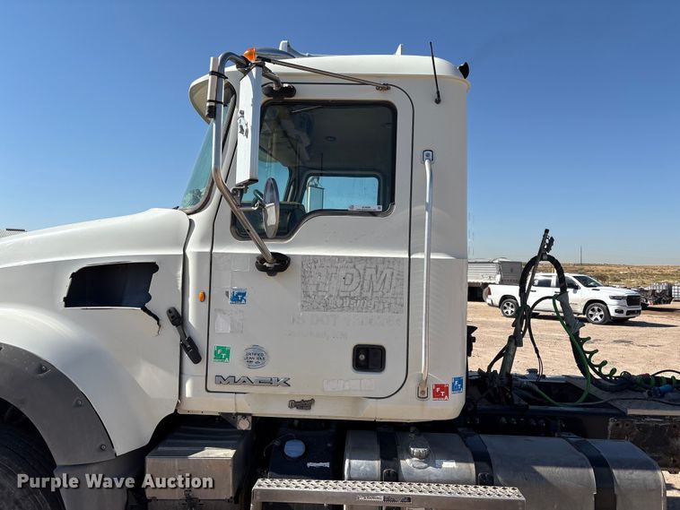 image for item EU4696 2013 Mack GU713 semi truck