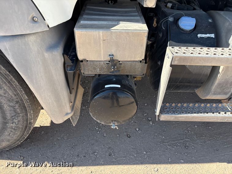 image for item EU4696 2013 Mack GU713 semi truck