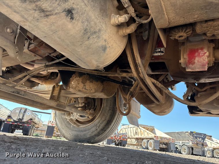 image for item EU4696 2013 Mack GU713 semi truck