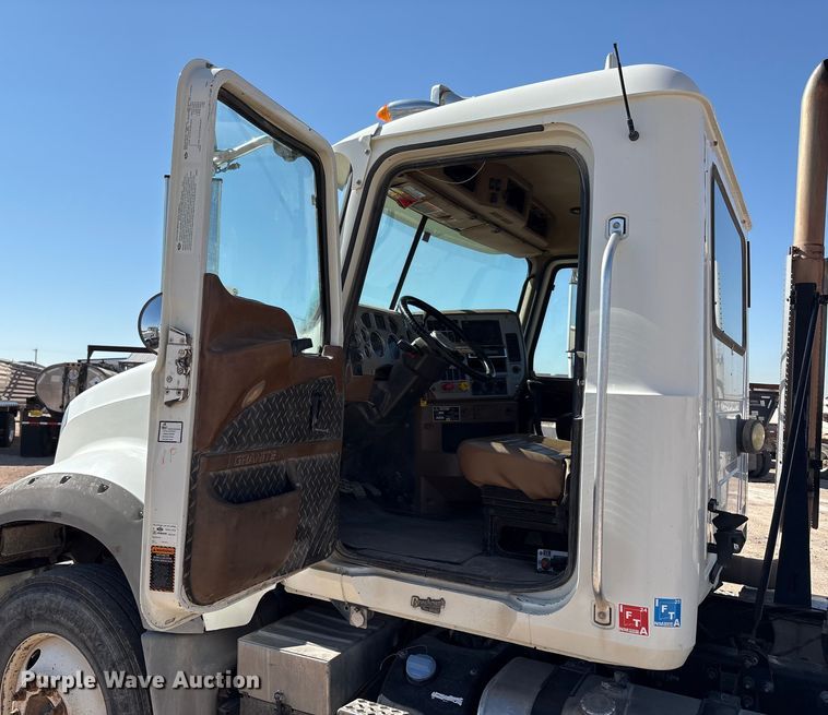 image for item EU4696 2013 Mack GU713 semi truck