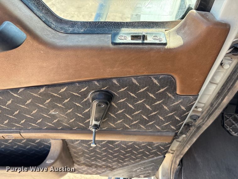 image for item EU4696 2013 Mack GU713 semi truck