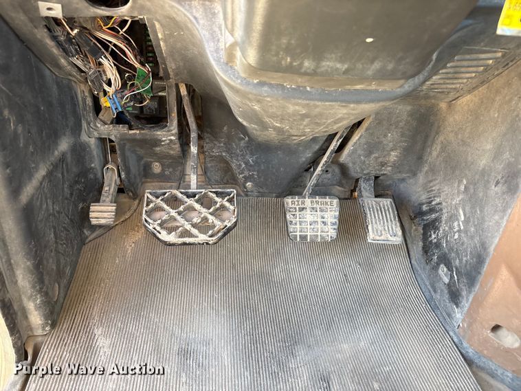 image for item EU4696 2013 Mack GU713 semi truck