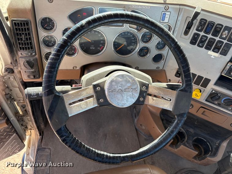 image for item EU4696 2013 Mack GU713 semi truck