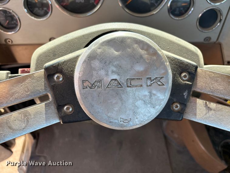 image for item EU4696 2013 Mack GU713 semi truck