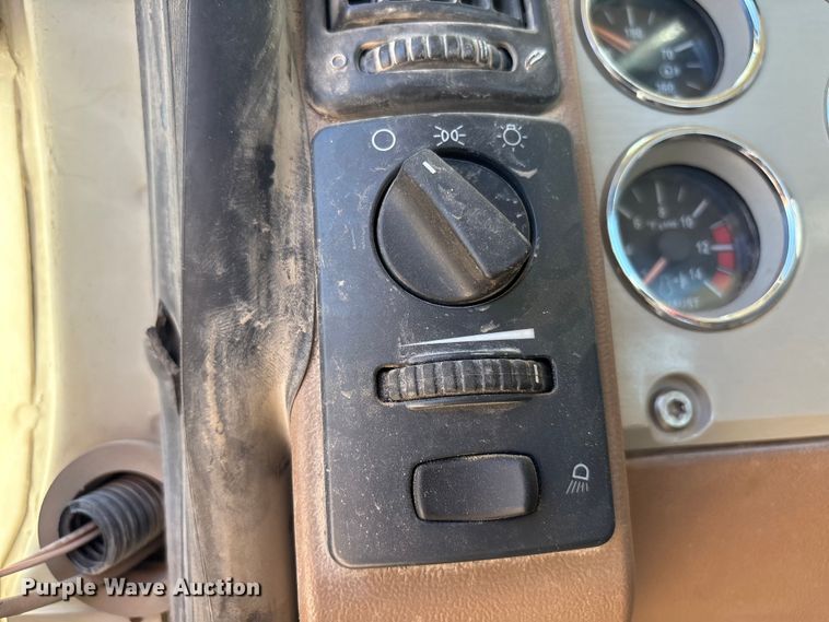 image for item EU4696 2013 Mack GU713 semi truck