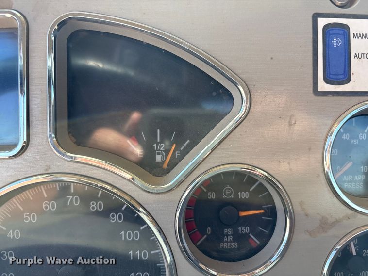 image for item EU4696 2013 Mack GU713 semi truck