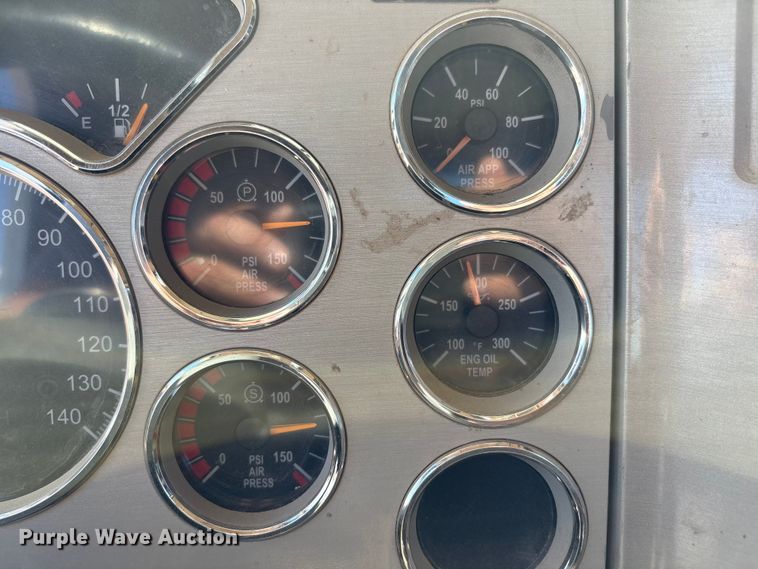 image for item EU4696 2013 Mack GU713 semi truck