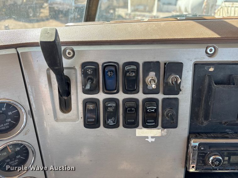 image for item EU4696 2013 Mack GU713 semi truck