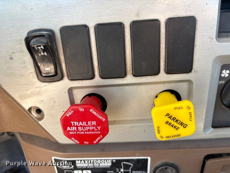 image for item EU4696 2013 Mack GU713 semi truck