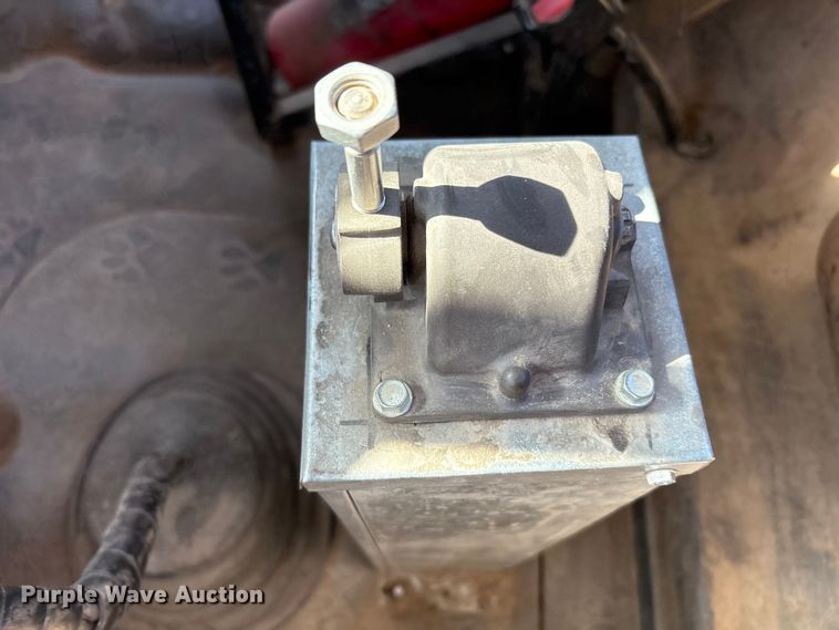 image for item EU4696 2013 Mack GU713 semi truck