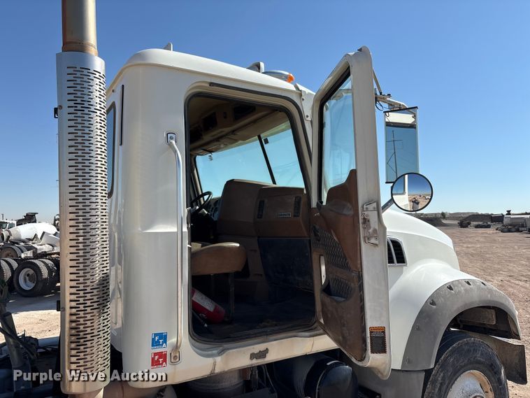 image for item EU4696 2013 Mack GU713 semi truck