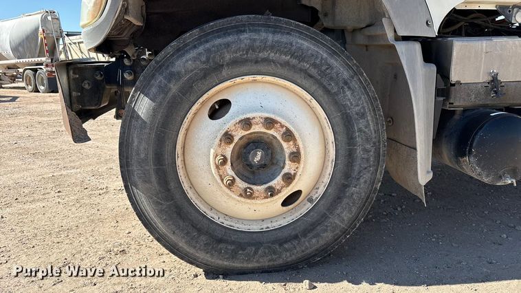 image for item EU4696 2013 Mack GU713 semi truck