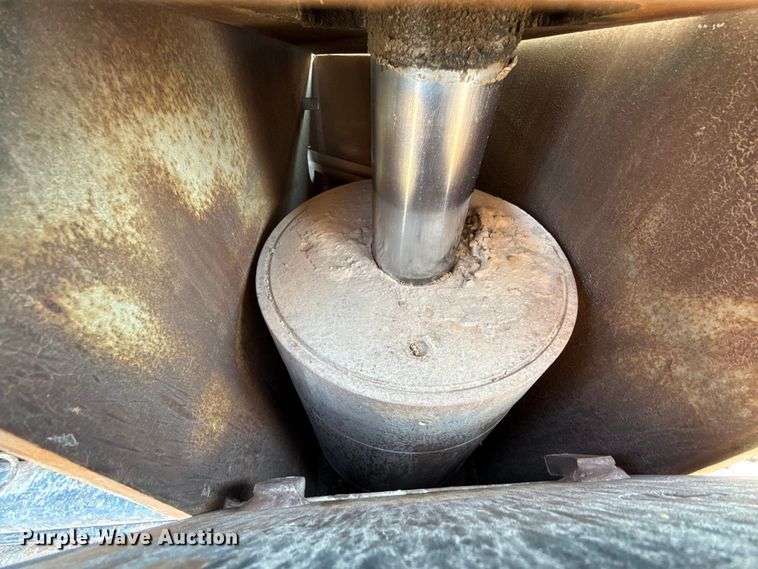 image for item EU5087 1990 Trail King TK100DGP-503 lowboy equipment trailer