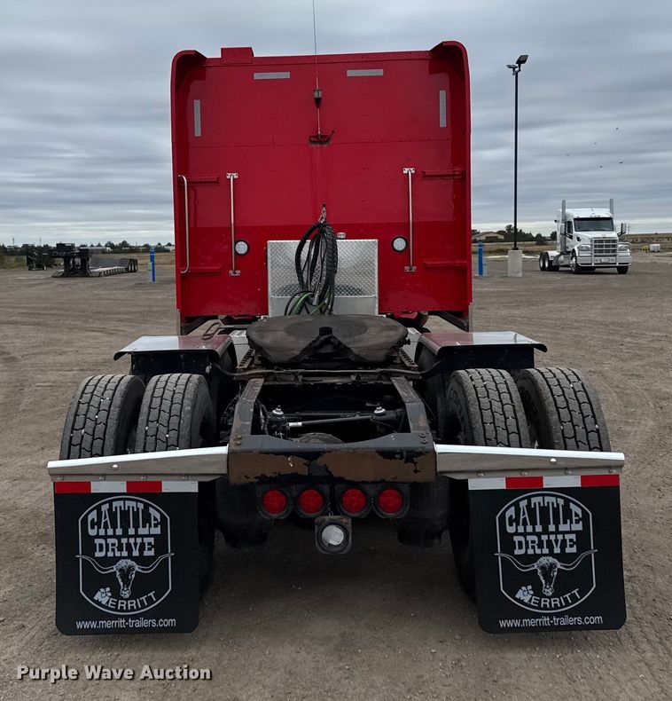 image for item EU6094 2009 Peterbilt 389 semi truck