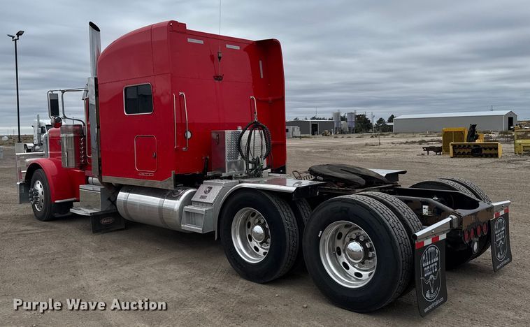 image for item EU6094 2009 Peterbilt 389 semi truck