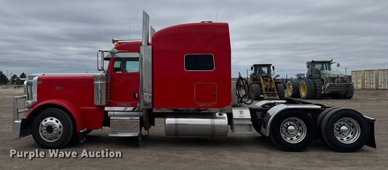 image for item EU6094 2009 Peterbilt 389 semi truck
