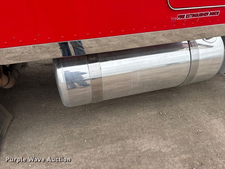 image for item EU6094 2009 Peterbilt 389 semi truck