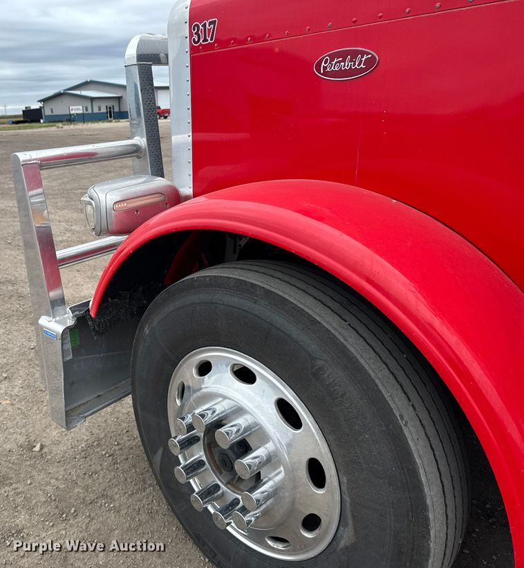 image for item EU6094 2009 Peterbilt 389 semi truck