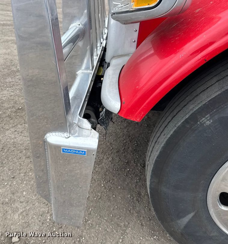 image for item EU6094 2009 Peterbilt 389 semi truck