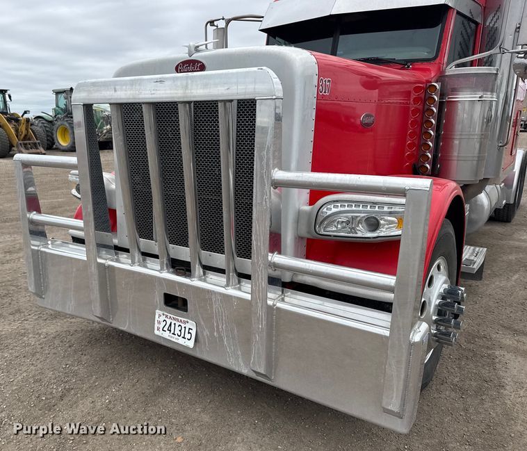 image for item EU6094 2009 Peterbilt 389 semi truck