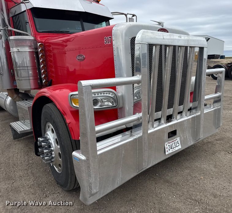 image for item EU6094 2009 Peterbilt 389 semi truck