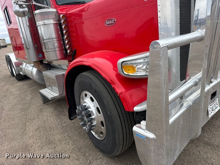 image for item EU6094 2009 Peterbilt 389 semi truck