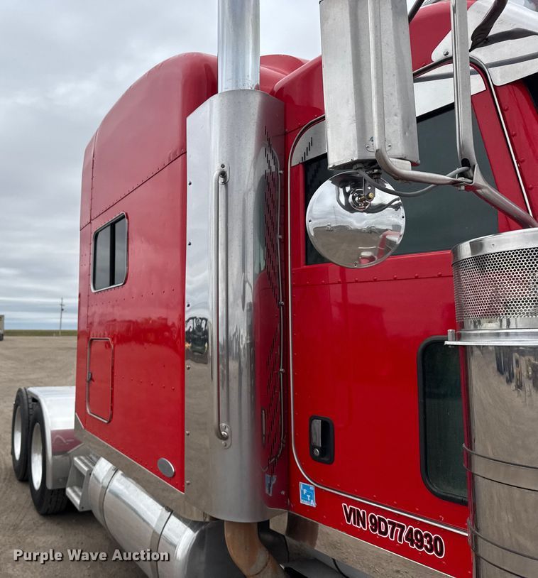 image for item EU6094 2009 Peterbilt 389 semi truck