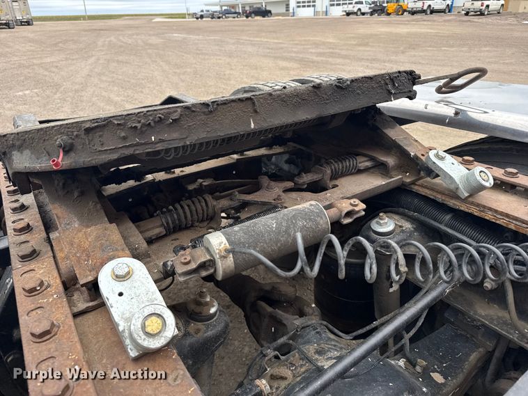 image for item EU6094 2009 Peterbilt 389 semi truck