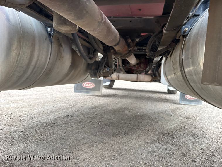 image for item EU6094 2009 Peterbilt 389 semi truck