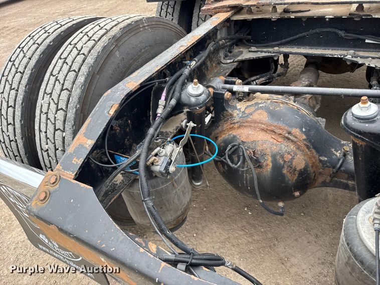 image for item EU6094 2009 Peterbilt 389 semi truck