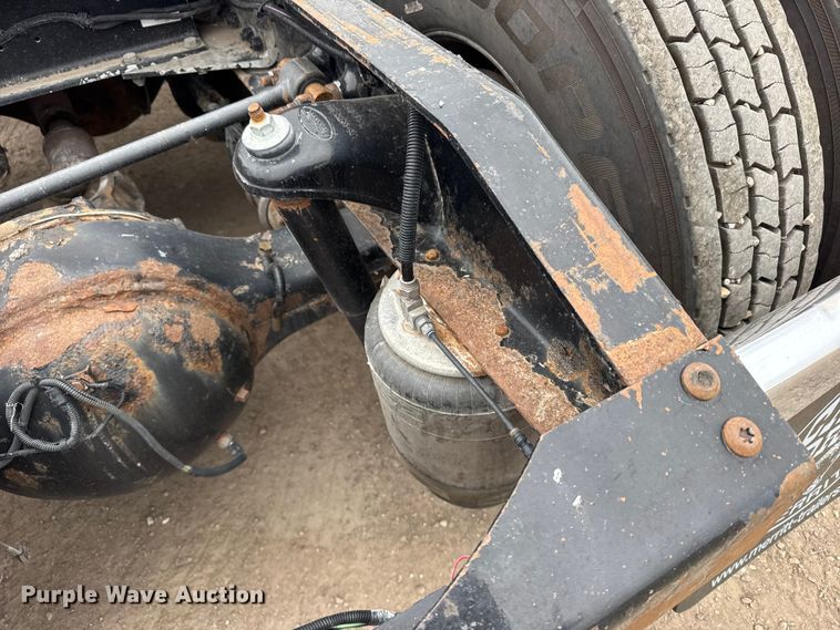 image for item EU6094 2009 Peterbilt 389 semi truck