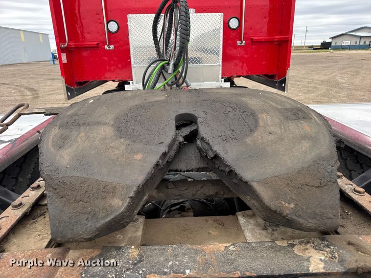 image for item EU6094 2009 Peterbilt 389 semi truck