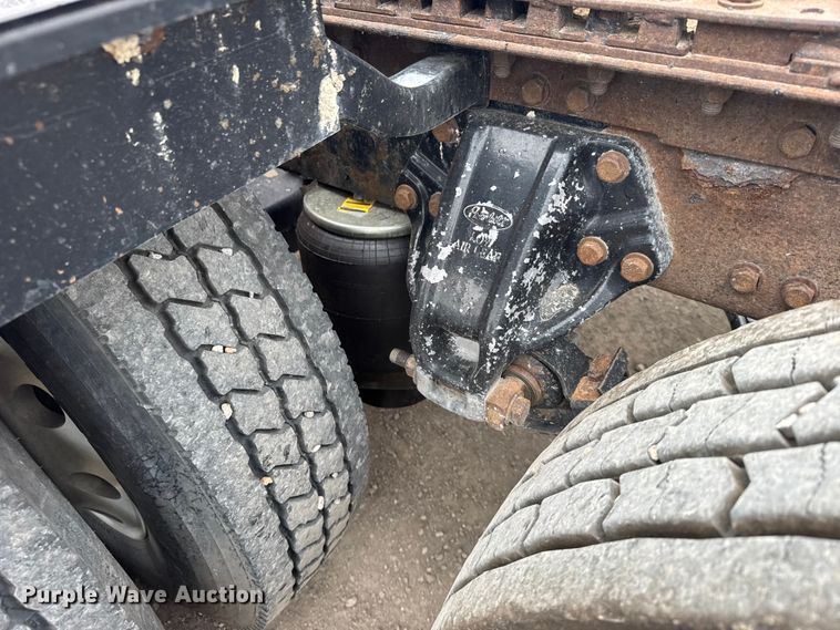 image for item EU6094 2009 Peterbilt 389 semi truck