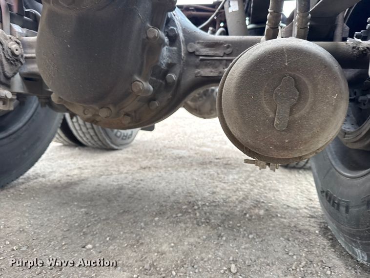 image for item EU6094 2009 Peterbilt 389 semi truck