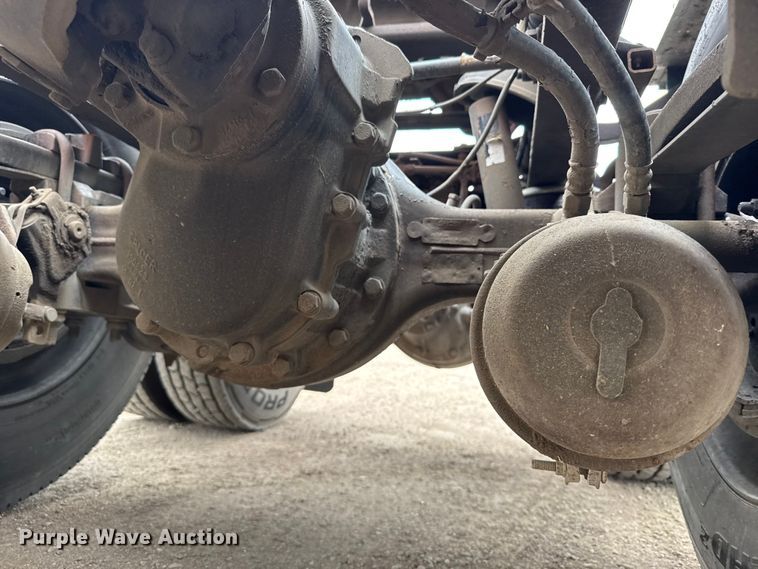 image for item EU6094 2009 Peterbilt 389 semi truck