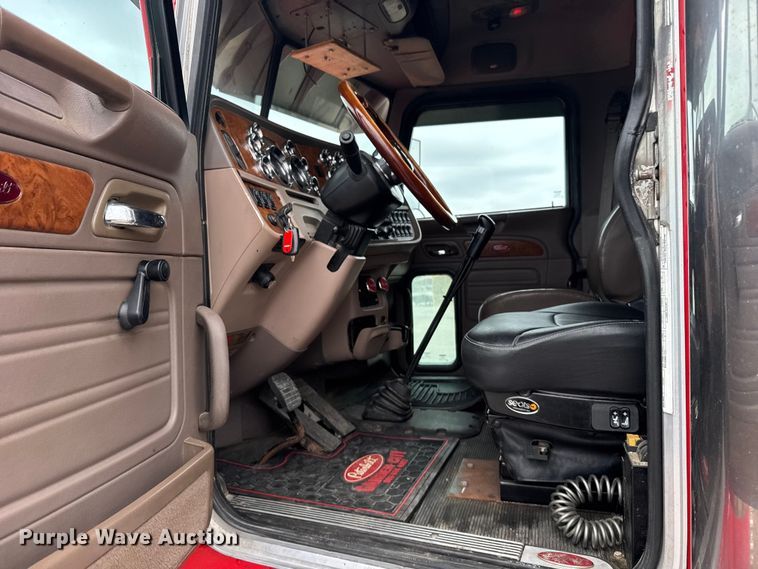 image for item EU6094 2009 Peterbilt 389 semi truck