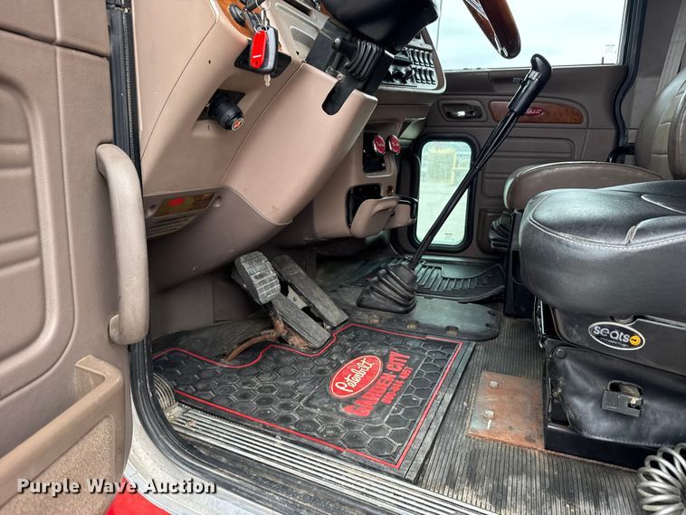 image for item EU6094 2009 Peterbilt 389 semi truck