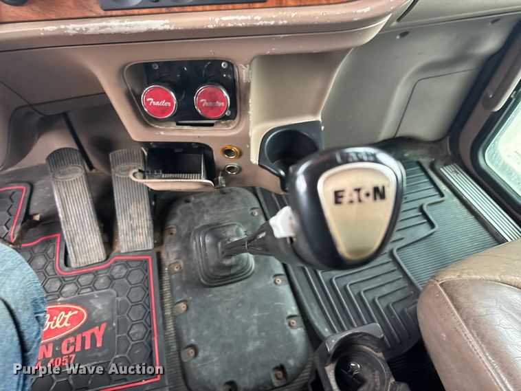 image for item EU6094 2009 Peterbilt 389 semi truck