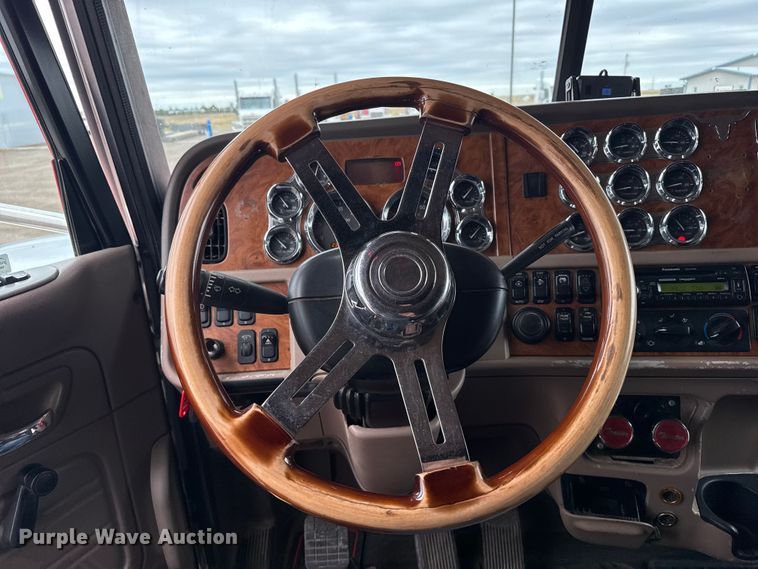 image for item EU6094 2009 Peterbilt 389 semi truck