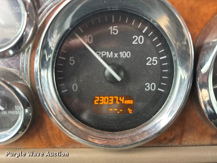 image for item EU6094 2009 Peterbilt 389 semi truck