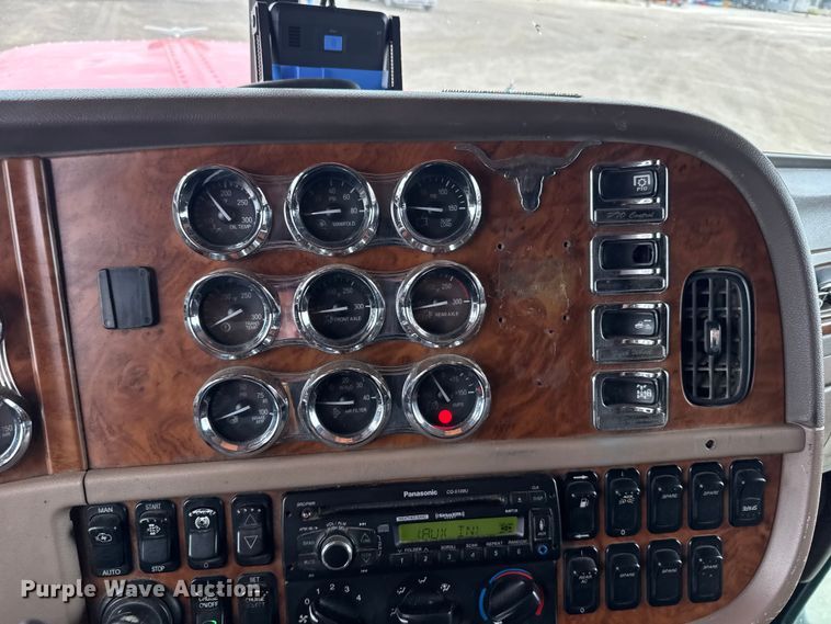 image for item EU6094 2009 Peterbilt 389 semi truck