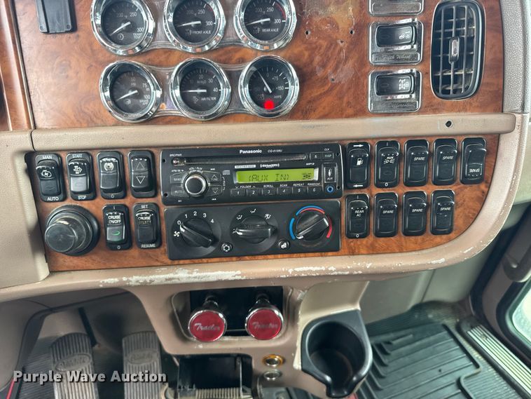 image for item EU6094 2009 Peterbilt 389 semi truck