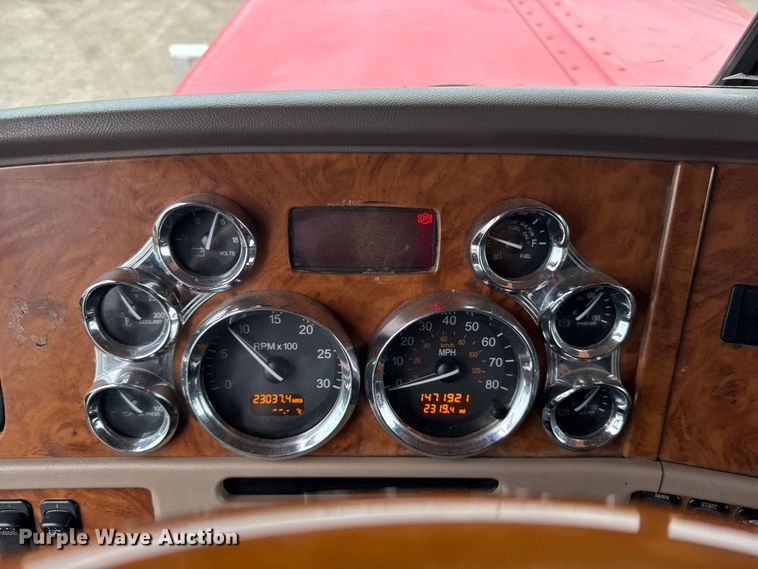 image for item EU6094 2009 Peterbilt 389 semi truck