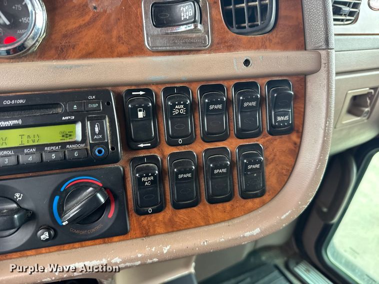 image for item EU6094 2009 Peterbilt 389 semi truck